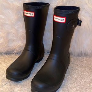Black mid hunter boots